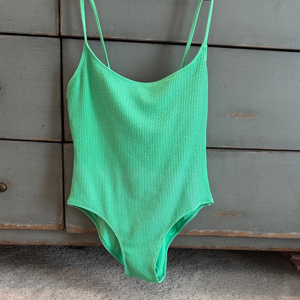 Monday Swimwear Women’s Bright Green Textured One-Piece Swimsuit size V
